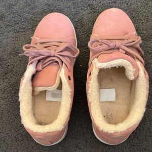 Bearpaw Women's Pink Fleece-Lined Sneakers